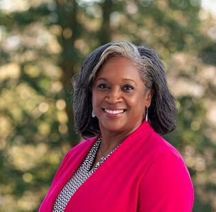 Tracie Potts headshot