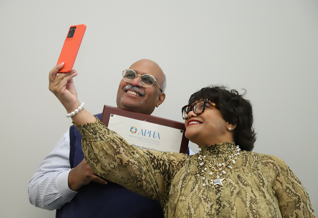 Affiliate_selfie_2025_700