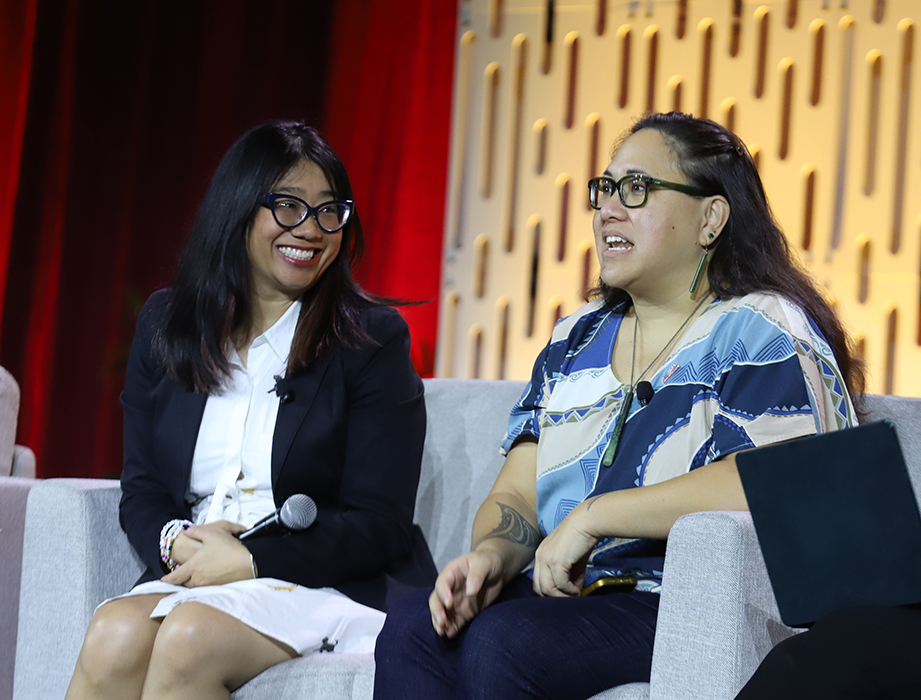 Monday_laughing_2025_700 Monday_laughing_2025_700