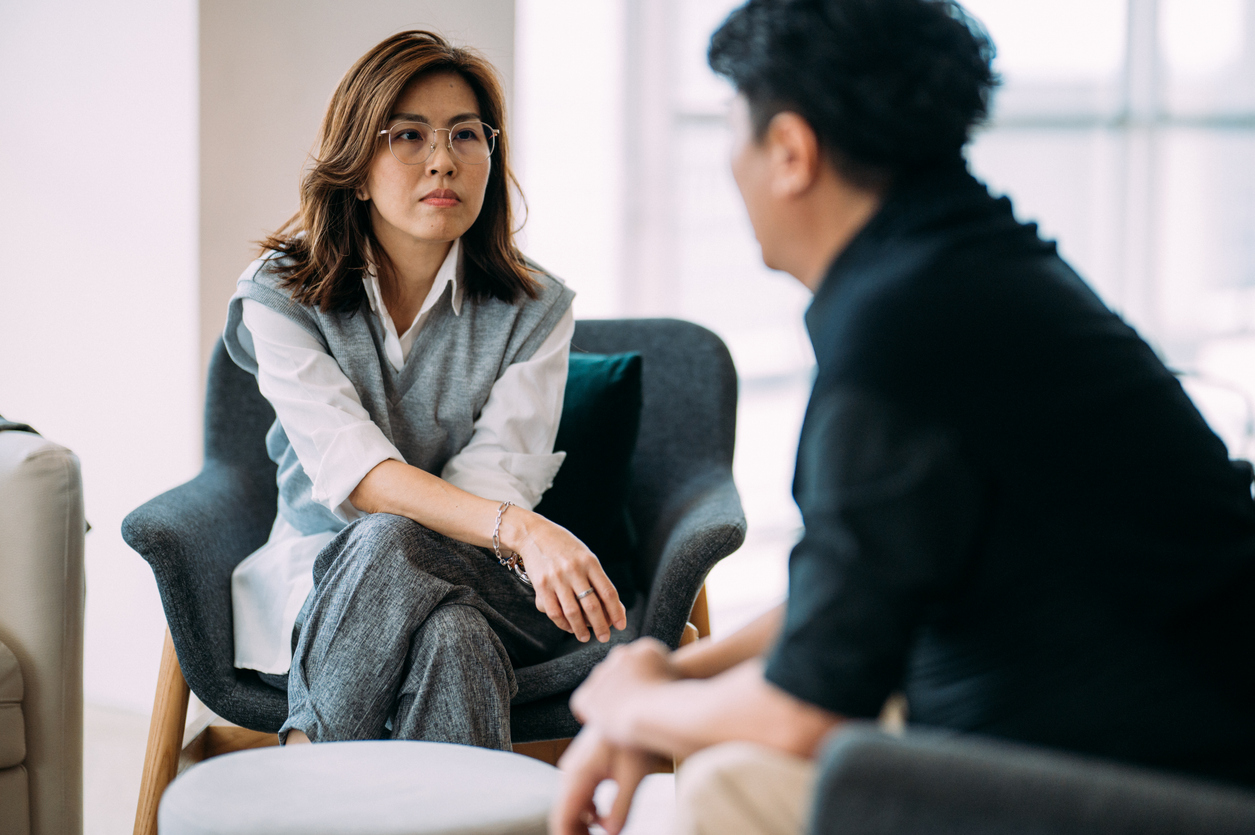 A Therapeutic Dialogue between an Asian Female Psychologist and a Man